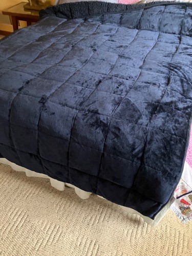 Wemore Navy Sherpa Fleece Weighted Blanqet - 20 lbs. 60" x 80" - Queen