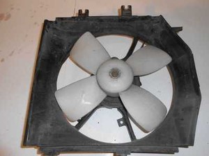 Gebläselüfter Kühlerlüfter Mazda 323 F BJ Bj.1998-2000 vorn links