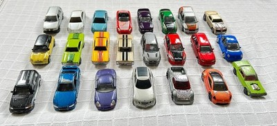 Gemischte Auswahl an Spielzeugautos