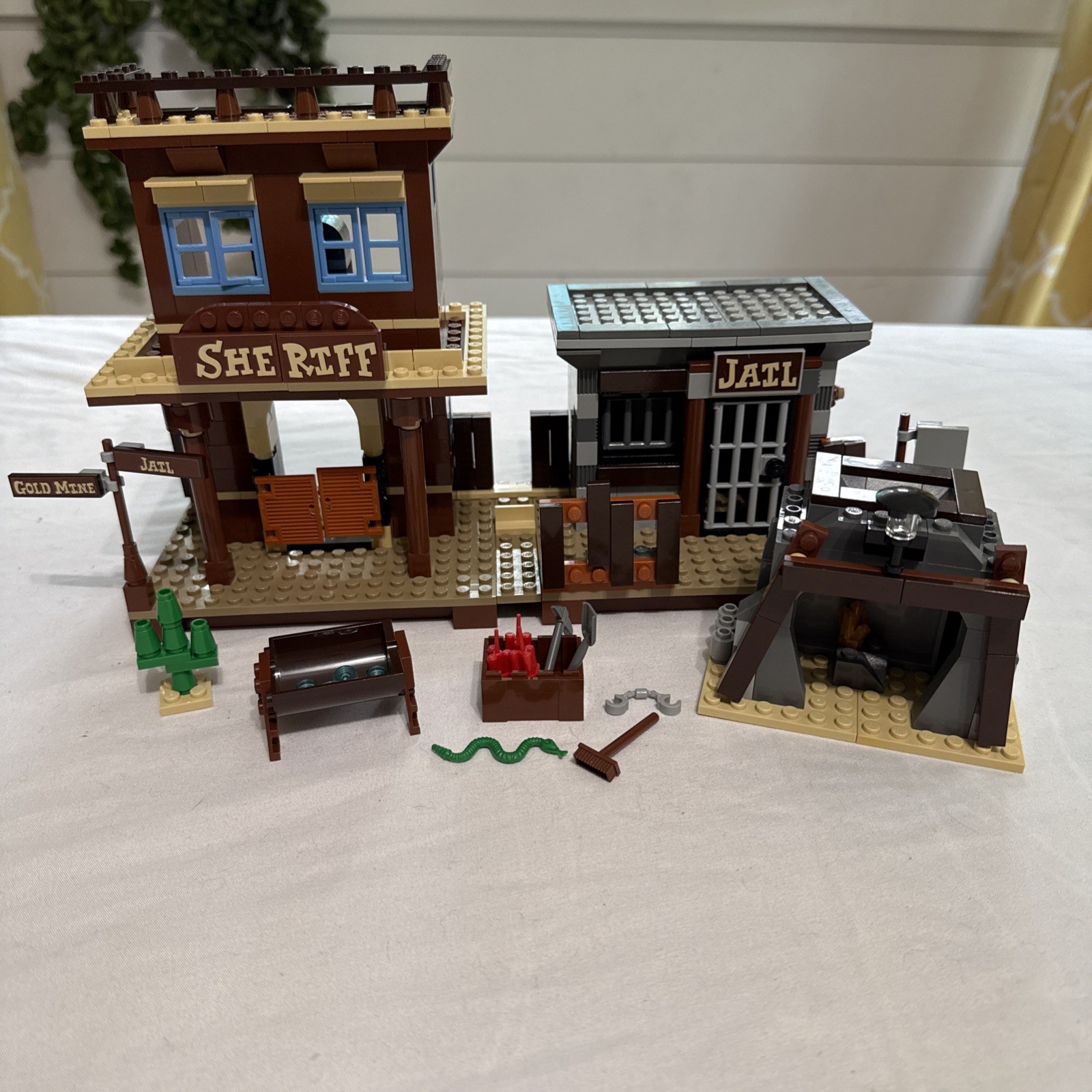 Lego 7594 Woody's Roundup! Toy Story 99% Complete Except NO Minifigs Or Manual