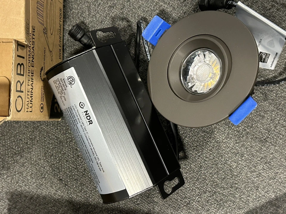 Downlight empotrado Orbit alto rendimiento 2" bronce OB200-0510-3K-BRZ Foto 2 de 4