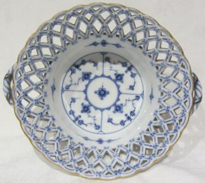 Antiker runder Obstkorb Royal Copenhagen blau geriffelt Vollspitze um 1780-1820