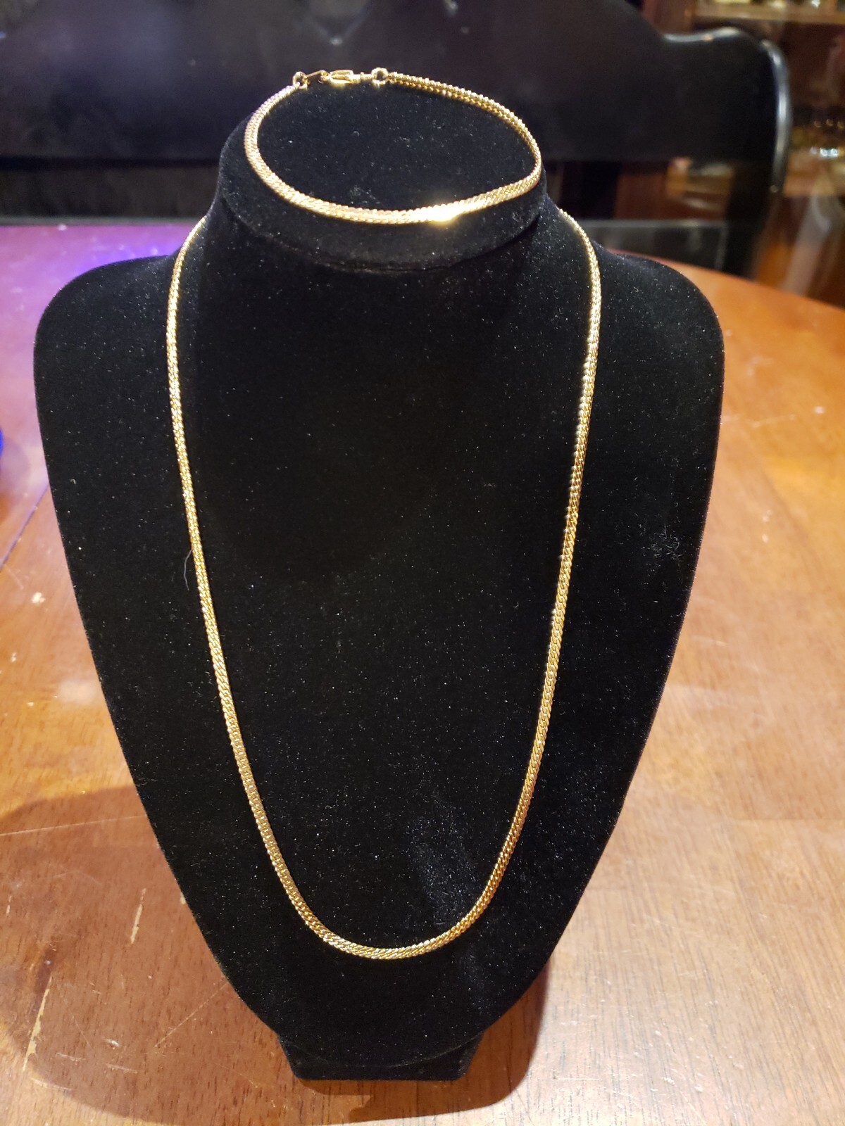 Gold Tone Flat Style Chain Necklace and Matching Brac… Gem