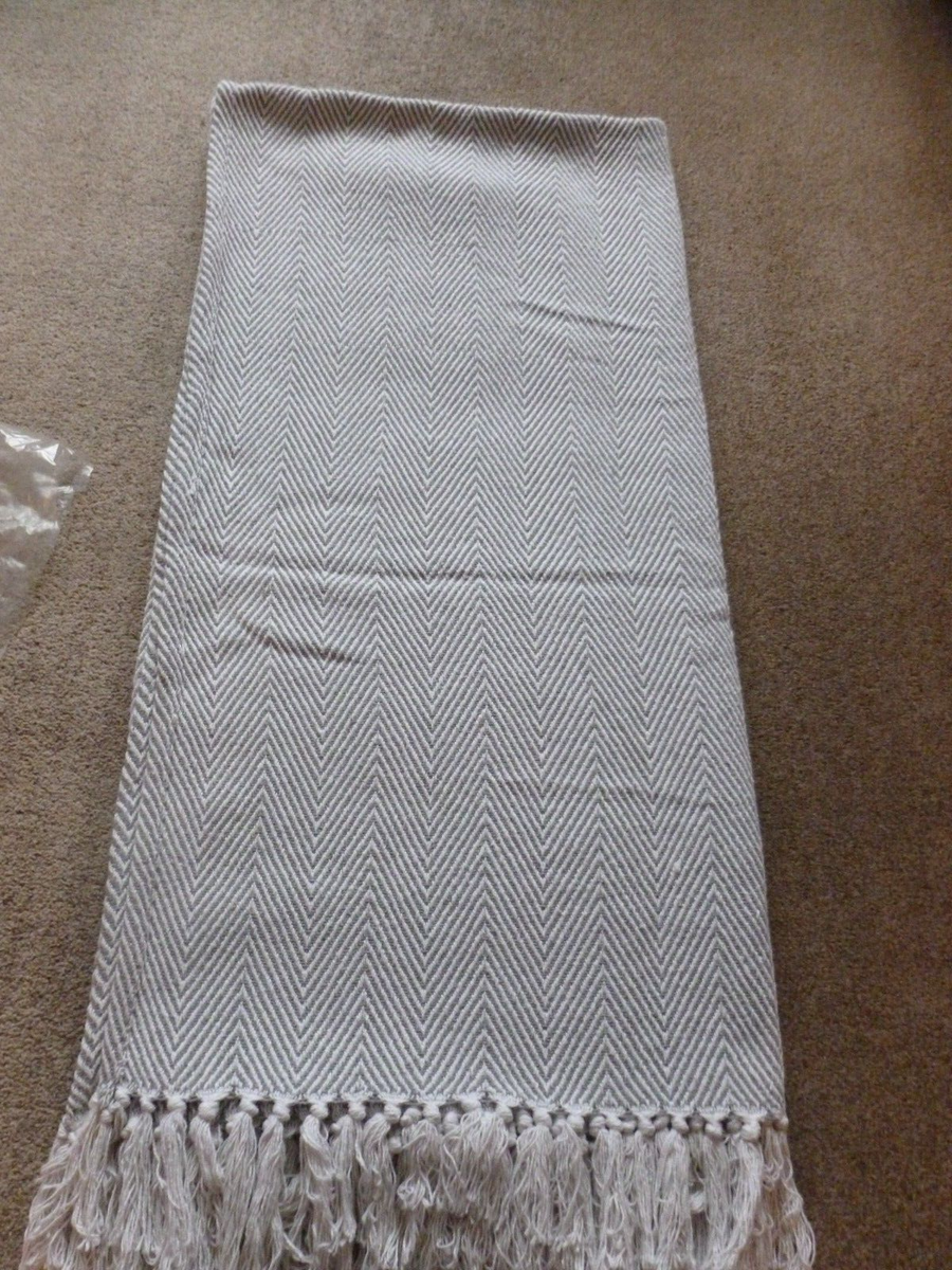 HERRINGBONE THROW DUNELM GREY AND WHITE NEW WITHOUT TAGS UK