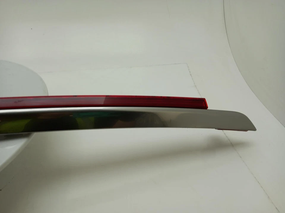 Puerta trasera KIA SPORTAGE moldura reflectante central 2016-2022  Foto 4 de 4