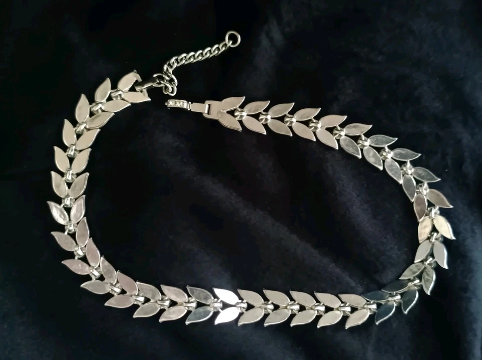 Clear Crystal 1940's Retro Elegance Vintage Necklace Silver Tone Unsigned 14" - Image 3 of 4