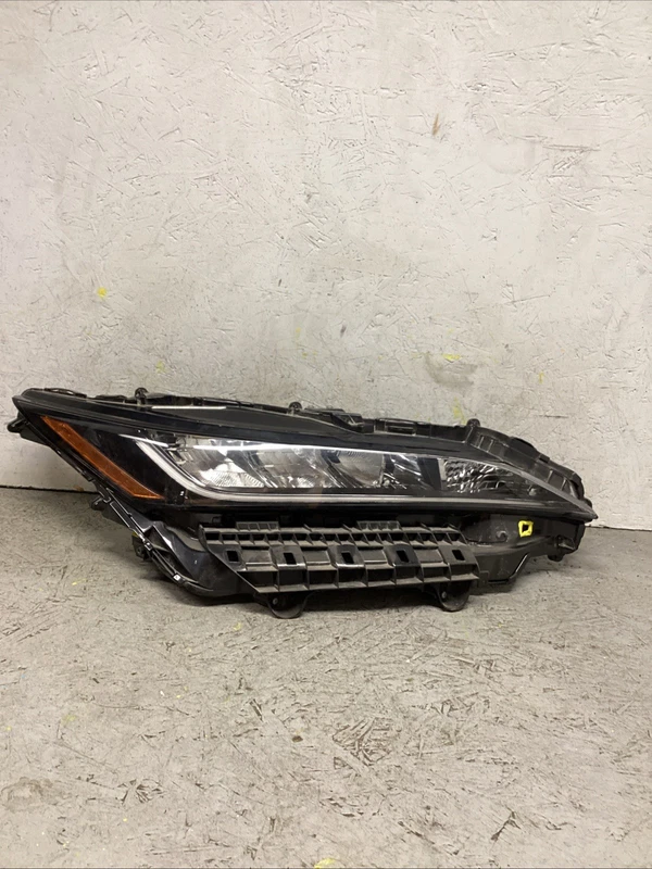 2021-2024 TOYOTA VENZA RIGHT RH PASSENGER SIDE HEADLIGHT OEM MUTI REFLECTOR