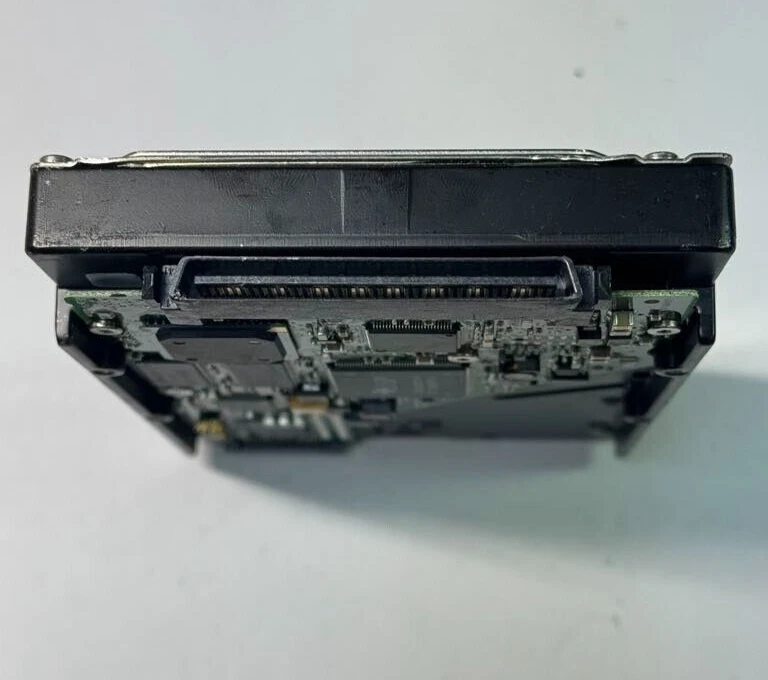 Seagate 9U3001-044 ST318406LC  18.0GB 10K RPM Ultra-3 SCSI Hot-Pluggable 80Pin - Image 3 of 4