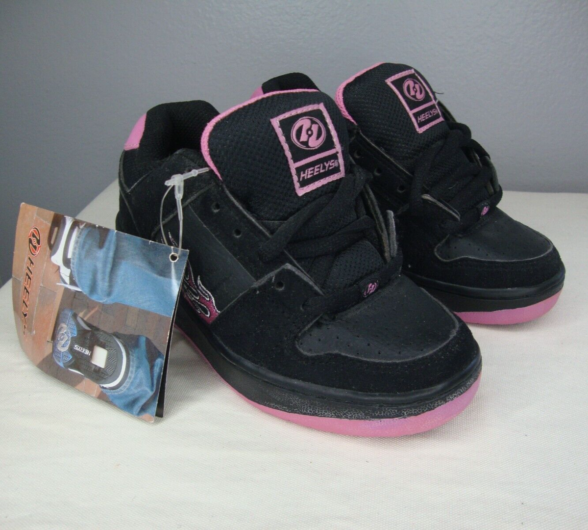 Heelys Skate Shoes Style 7169 Youth Size Black Suede Pink Flames