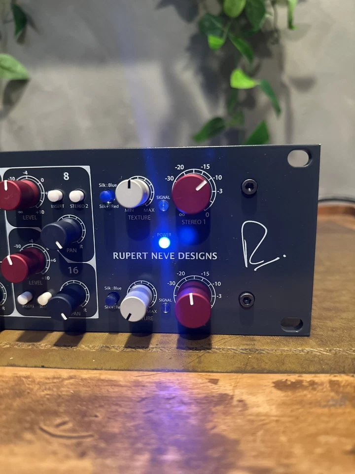 Neve Satellite 5059 Foto 3 de 4