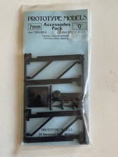 PROTOTYPE MODELS O GAUGE - 76M2M-4 CANNOPY SUPPORT BRACKETS + CHIMNEY STACK CAP