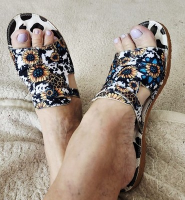 Sunflower Slip On Sandels Size 43 / 10's  Comfortable and So Darn Cute.