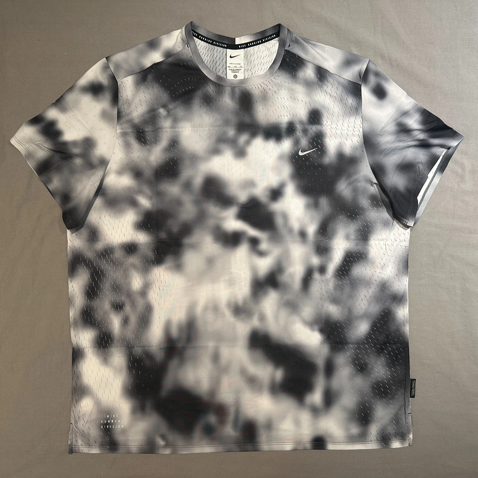 Nike Running Division ADV Dri-FIT Short-Sleeve Running Shirt B&W Men's 2XL