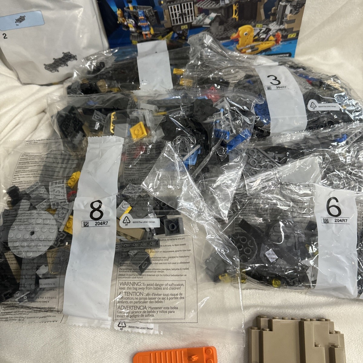 LEGO 70909 - The Batman Movie - Batcave Break-in - NO MINI FIGS