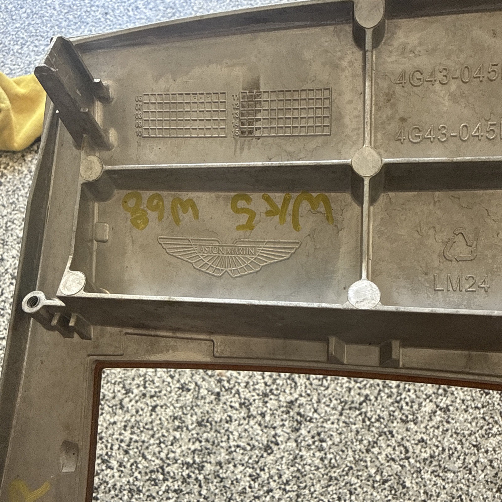 Aston Martin RAPID cover center console, Navigation Cover Part # 4g43-045k20 A