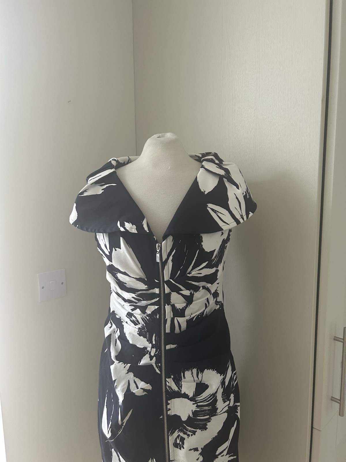 Picture 2 of 4