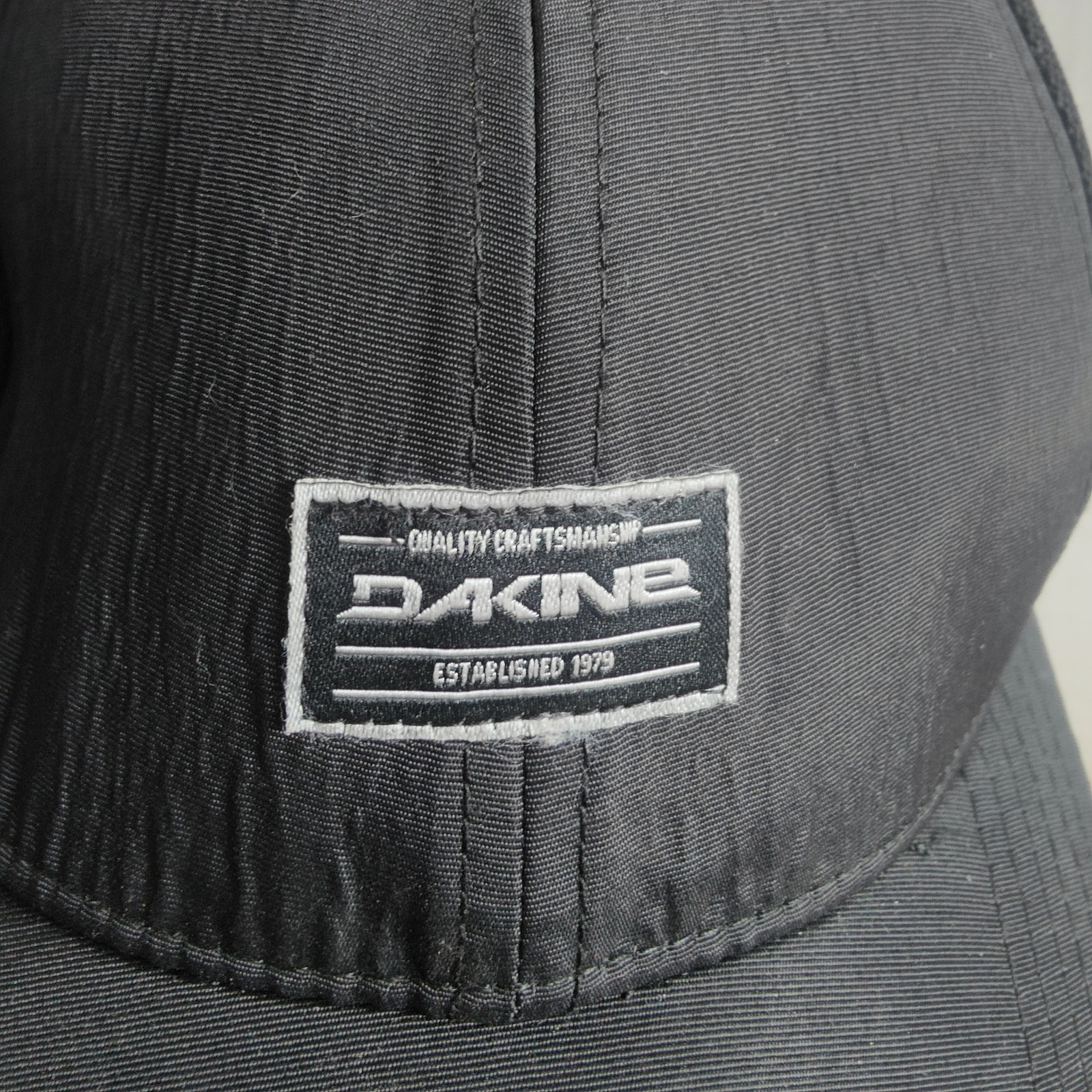 Dakine Surf Hat in Black Size OSFA Ear Protection Neck Clip Surfing Foiling 