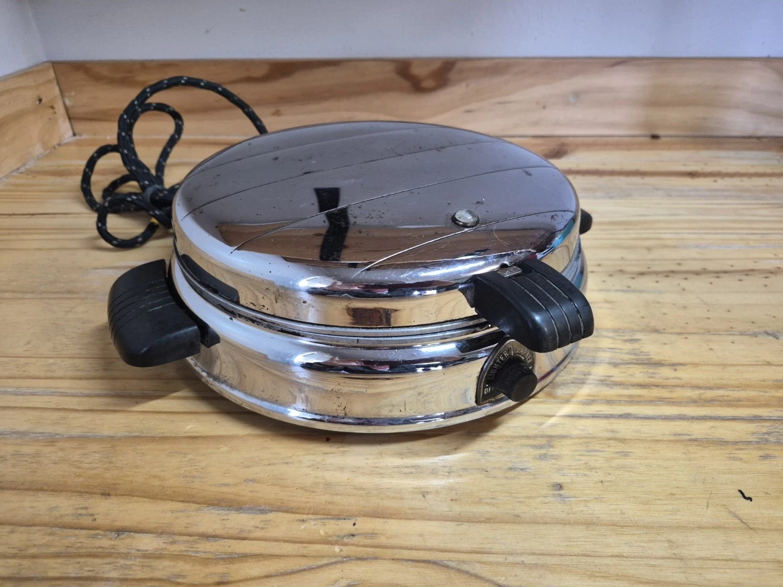 Vintage 1930s Manning Bowman Electric Waffle Iron
