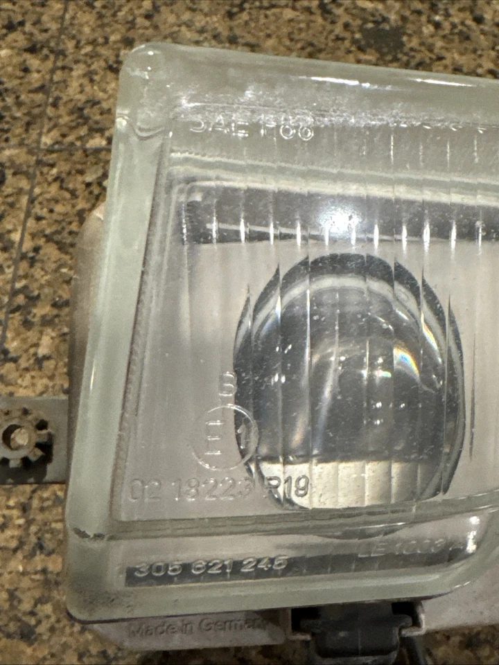 Conjunto de luz antiniebla delantera izquierda lado del conductor OEM 1990-95 MERCEDES R129 PROBADO Foto 2 de 4