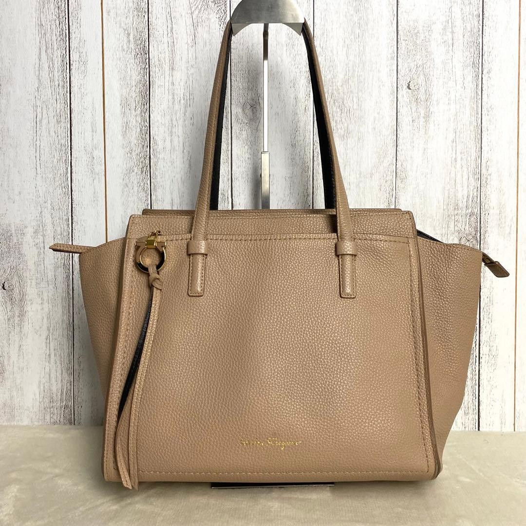 Salvatore Ferragamo Amy Leather Tote Bag Beige Black Unisex Large Capacity Auth