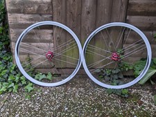28" Laufräder, 100/135mm, Disc, 8x4 Einspeichung, farbenfroh, komplett neu