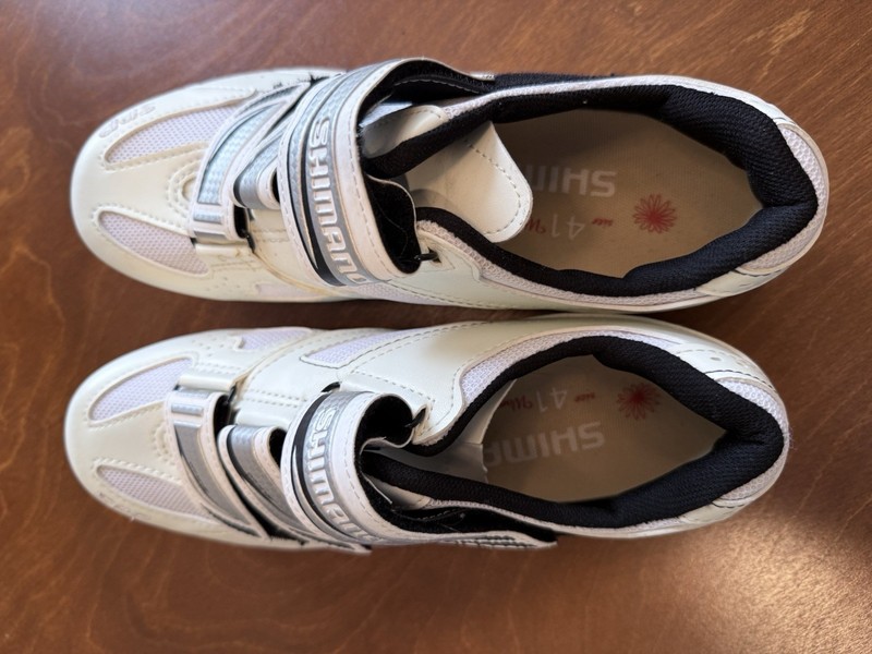 shimano womens cycling shoes size 41/US 8.5, spd clips, very good condition