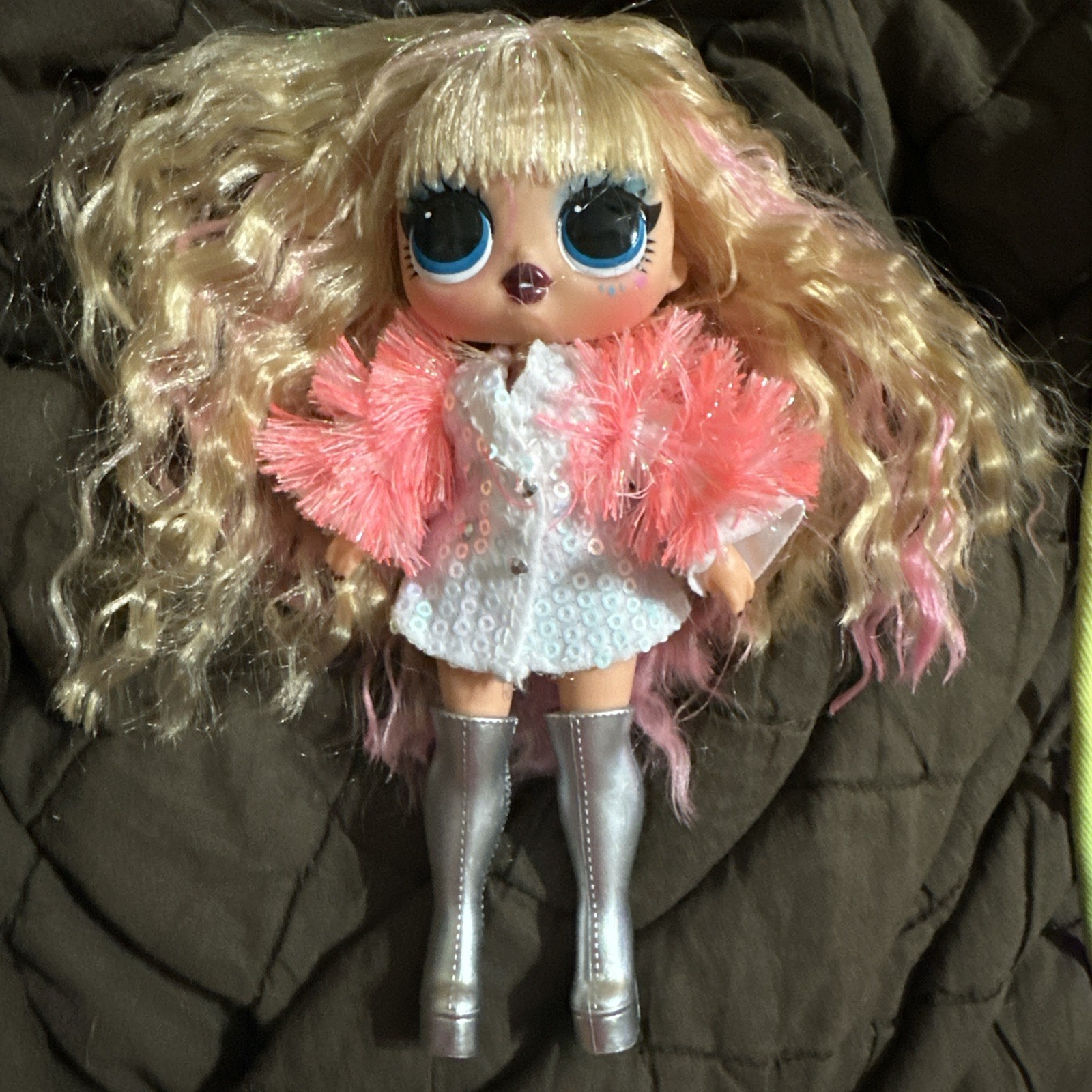 LOL Surprise! Tweens Neon Pop Stars Tween Doll Thea Stars Ta