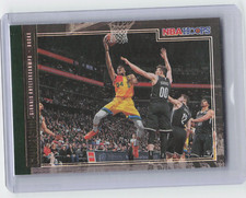 20129-20 Panini NBA Hoops Giannis Antetokounmpo #11 Courtside Holo Bucks
