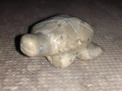 ZUNI CARVED PIPESTONE TURTLE FETISH SIGNED BY AL LASILOO