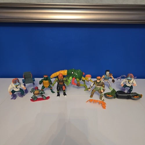 Lot of 11 Pieces Vintage 1988 Playmates TEENAGE MUTANT NINJA TURTLES