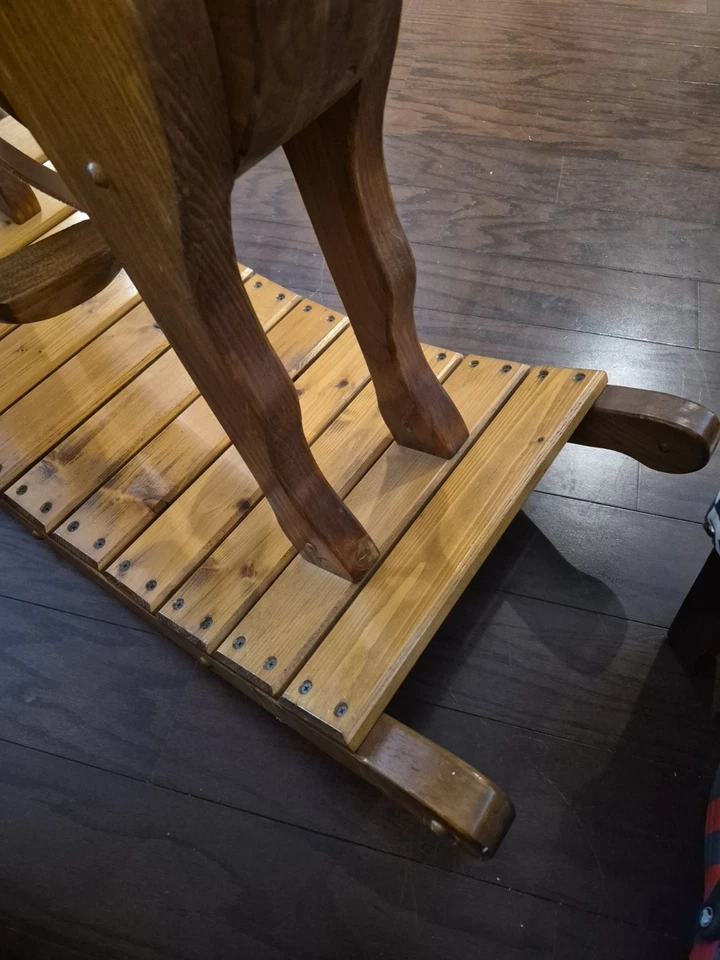 Mecedor de madera artesanal vintage 37 pulgadas por 40 pulgadas.  Foto 4 de 4