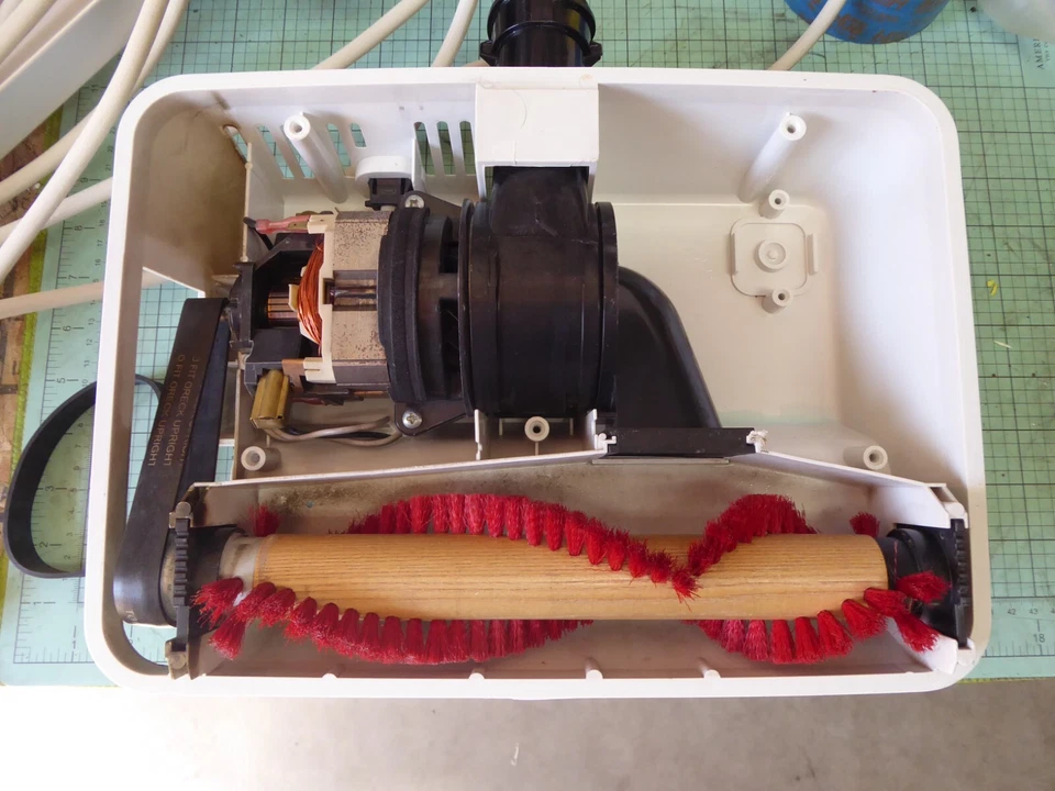 Oreck XL2 Upright Vacuum Celoc Hypo-Allergenic 40th Anniversary XL3600 Bags Belt - Image 2 of 4