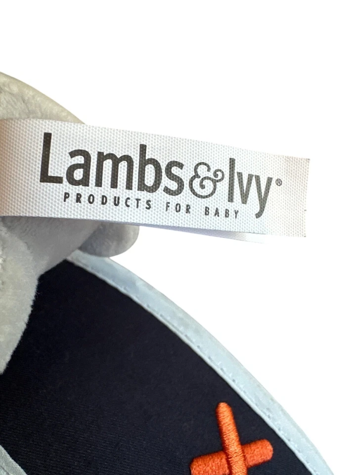 Móvil de bebé de peluche con temática deportiva de corderos e hiedra con figuras de león y elefante Foto 3 de 4