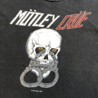 Vintage Rare 1983 Motley Crüe Skull Handcuffs Sleeveless  display picture 3