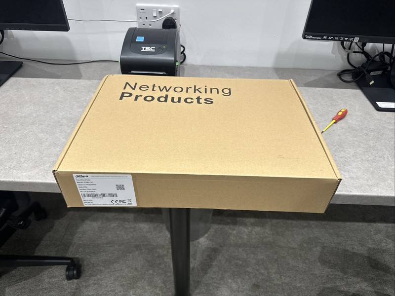 Managed Network Switch Dahua PFS5424-24T Gigabit Sfp Ports X4 Brand New