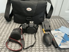 Canon EOS R100 Mirrorless Camera with RF  S 18  45mm Lens. Very Nice. Low Shutter.