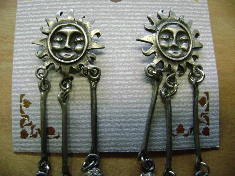 NUEVO CON ETIQUETAS - PENDIENTES PERFORADOS PELTRE HIPPIE/HOBO DANGLEY SOL CON CARA, LUNA, ESTRELLAS Foto 2 de 4