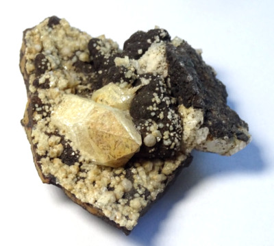 NATÜRLICHE QUARZKRISTALLE auf SIDERIT EXEMPLAR - MEXIKO - 6,6 x 5,4 cm 77 g
