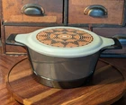 Vintage 1974 Pyrex Pueblo Round Casserole Dish 475 with Lid + Hugger Cradle
