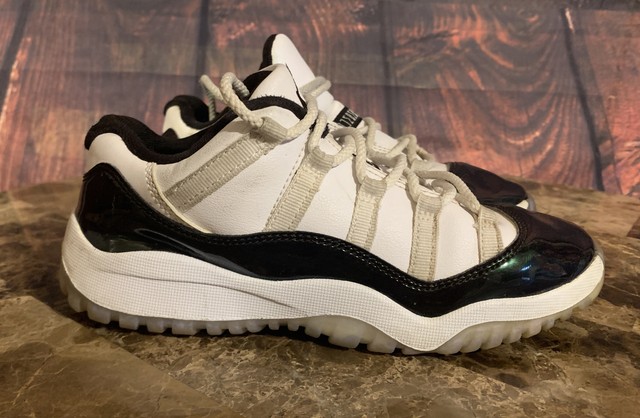 air jordan 11 retro low shoe