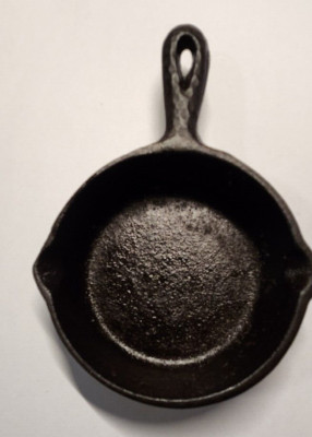 Vintage Miniature Hammered Cast Iron Skillet Frying Pan Toy Salesman Sample