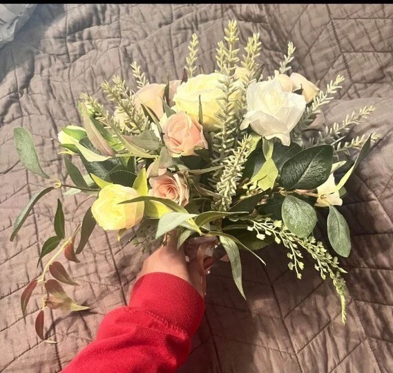 Silk Bridal Wedding Bouquets - Image 3 of 4