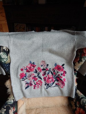 Joules Knitwear Pullover silbergrau mit Blumen Stickereien Gr 46