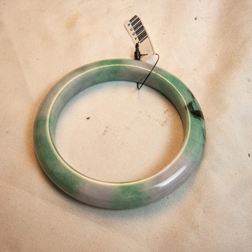 62 mm natürlicher Jade Jadeit Armreif | weiß & hellgrün "Moos im Schnee" Muster - Bild 7 von 10