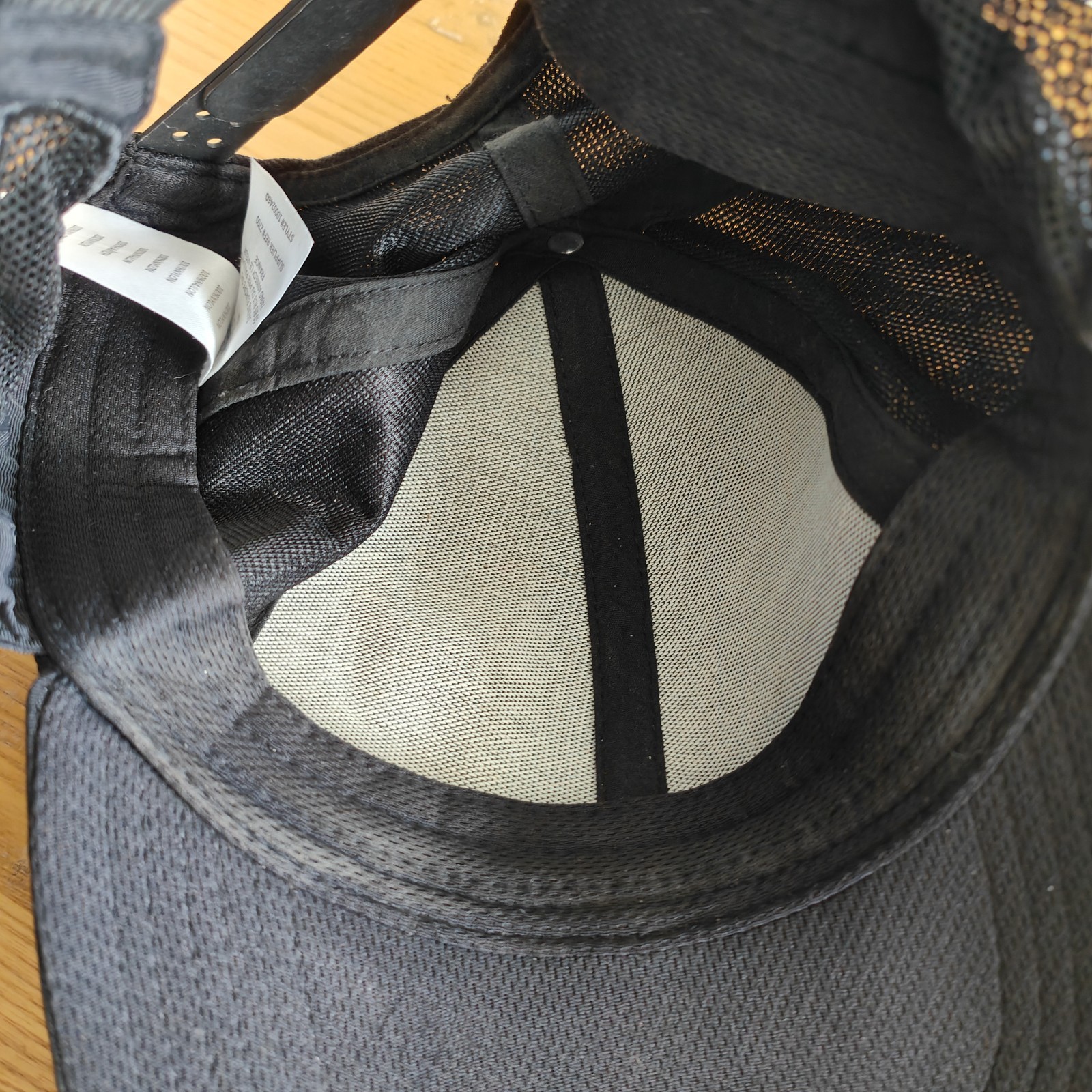 Dakine Surf Hat in Black Size OSFA Ear Protection Neck Clip Surfing Foiling 