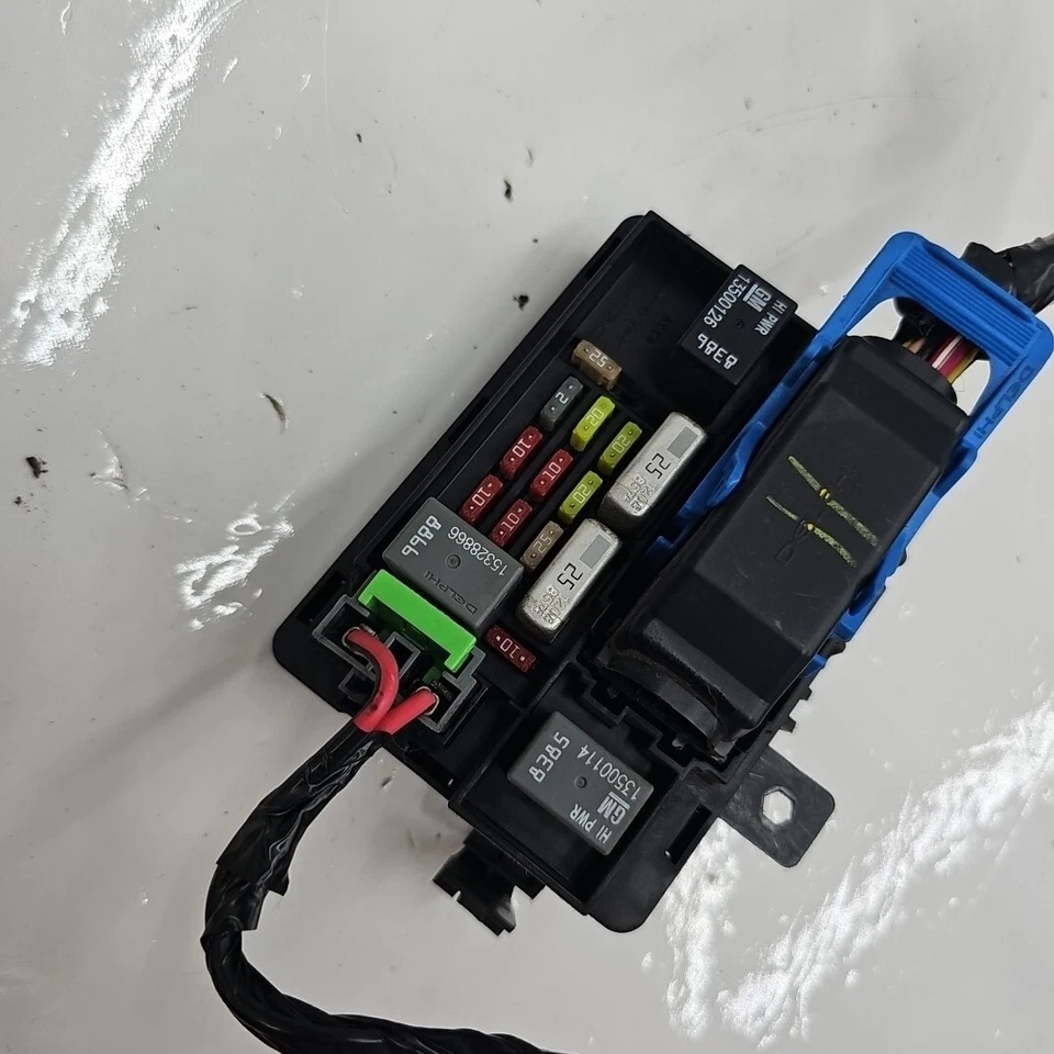 2006 2016 CHEVROLET IMPALA INTERIOR CABIN FUSE RELAY JUNCTION BLOCK BOX 15890024 - Image 2 of 4