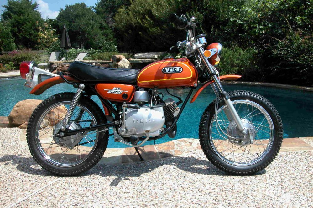 Yamaha Mandarin Orange Vintage Motorcycle Paint Aerosol Pint