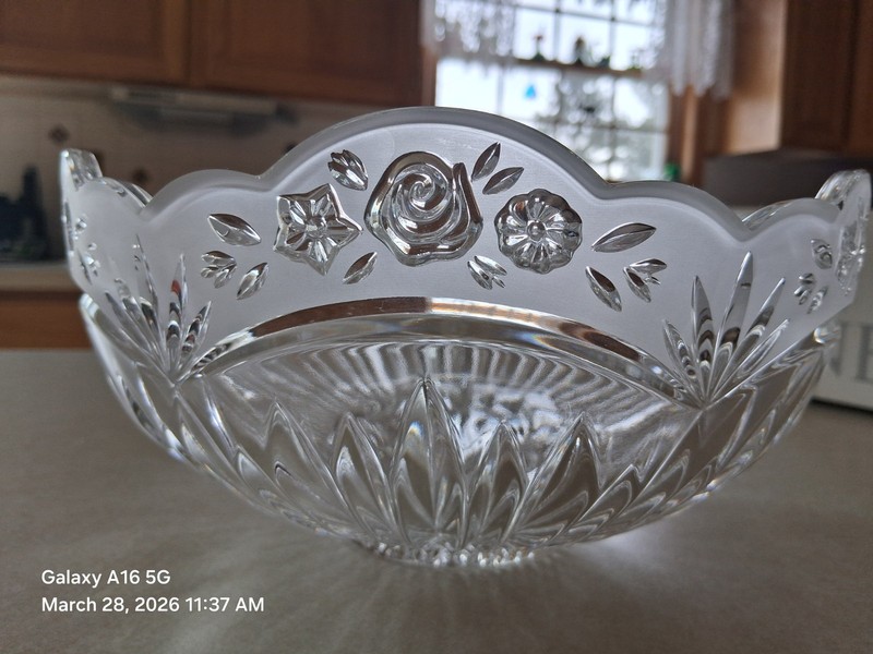 Oneida Southern Garden 9.D INCH Centerpiece Crystal Bowl - BRAND NEW IN BOX RARE