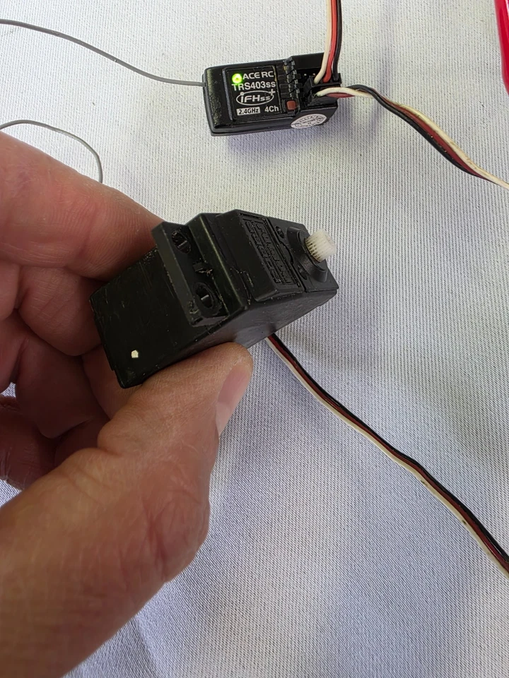 Standard Servo S3003 Futaba RC 1:10/1:8 - Bild 2 von 4