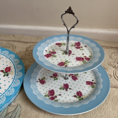 The Leonardo Collection 2-stufiger Kuchenständer - rosa Rosen, blaue Tupfen & Spitze